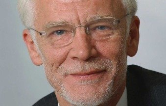 "Ich will gar nicht drumrum reden: Als Senator habe ich einen 6-bis- 7-Tage-in-der-Woche-Job, der für wirkliche Ehrenamtstätigkeit kaum mehr Zeit lässt. Aber das ändert nichts daran, dass ehrenamtliche Tätigkeit, Freiwilligenarbeit, Volunteering aus meiner Sicht unermesslich wichtig sind für unser Land, unsere Stadt, unser Zusammenleben. Ehrenamt - das heißt Leistung, ohne nach Belohnung zu rufen, das heißt Arbeit, ohne auf Karriere zu hoffen, das heißt Einsatz, ohne auf die Uhr zu schauen. Tausende Menschen jeden Alters sind in Berlin ehrenamtlich tätig: Damit bereichern sie unser Leben - egal ob sozial, kulturell, sportlich oder sonstwie -, aber auch ihr eigenes Leben wird reicher an Sinn, an Erfahrung und an Freude." Inhalt / Sitemap