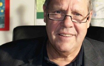 "Seit meinem 15. Lebensjahr bin ich in verschiedenen Feldern ehrenamtlich tätig - vom Sport über Jugendzentrumsbewegungen bis hin zur gewerkschaftlichen Jugendarbeit und ehrenamtlichen politischen Tätigkeit. Die Demokratie lebt durch das freiwillige Engagement der Bürgerinnen und Bürger. Wer sich freiwillig engagiert, leistet einen Beitrag zu einer Gesellschaft, die auf Vertrauen und Solidarität, Eigeninitiative und Verantwortung setzen kann. Deshalb brauchen wir aber auch mehr Anerkennung für die Engagierten. Es sollte weniger selbstverständlich genommen werden, was andere freiwillig leisten. Politik muss hier motivieren, ermutigen und ermöglichen und die Rahmenbedingungen verbessern." Inhalt / Sitemap
