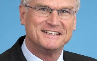 "Viele Millionen Menschen in Deutschland leisten vorübergehend oder über einen längeren Zeitraum, Dienst für andere Menschen. In der Kultur, bei sozialer Arbeit, in der Kinder- und Jugendarbeit, im Sport, in der Frauenarbeit, der Senioren- und Behindertenhilfe, für Familien, im Katastrophenschutz, bei der Feuerwehr, in Kleingärtner- und Bürgervereinen, für den Umweltschutz, den Tierschutz, in den Kirchen - überall finden wir ehrenamtliches bzw. bürgerschaftliches Engagement." Inhalt / Sitemap